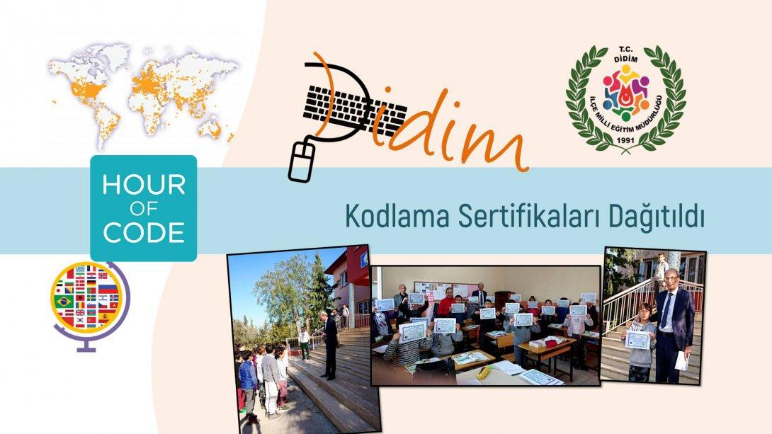 Sayın AKDEMİR, Yalıköy Ortaokulu Öğrencilerine Belgelerini Dağıttı