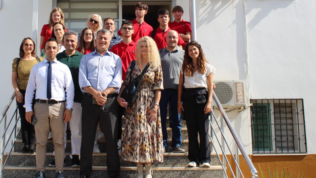 Erasmus+ Programı Kapsamında Portekiz, İtalya ve Polonya'dan İlçemize Gelen Öğrenciler Müdürlüğümüzü Ziyaret Ettiler